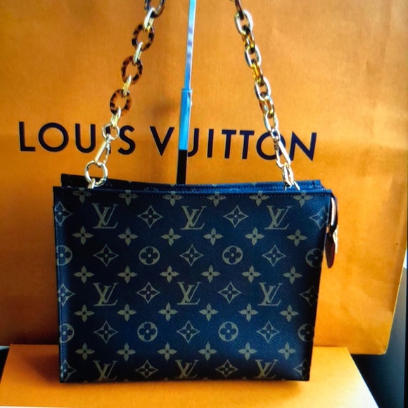 🌼🌼Authentic🌼🌼 Louis Vuitton Toiletry 26 + Strap - Picture 2 of 9